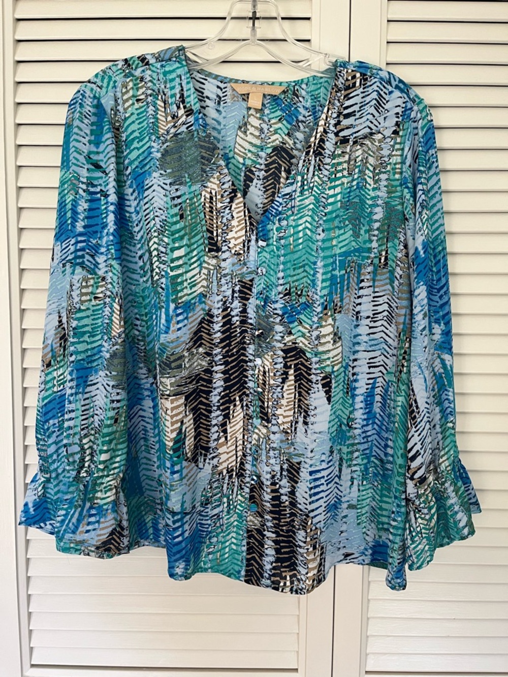Hope and  Harlow blouse size large